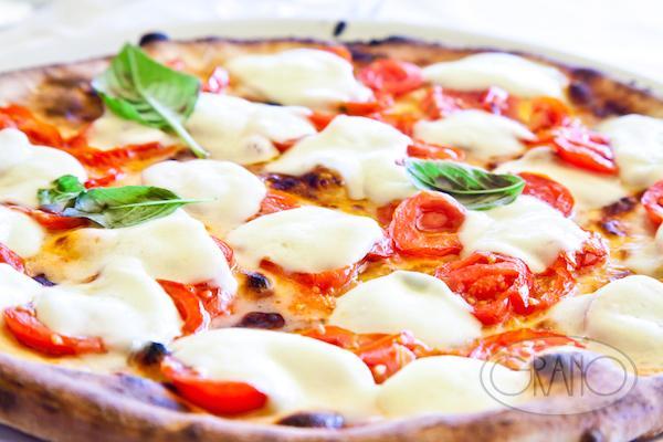pizza-napoletana-margherita-piennolo-tomatoes